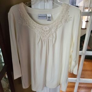 Alfred Dunner pretty 3/4 length sleeve blouse size M, polyester/rayon/spandex